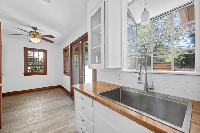 516 Lockhart DR, Austin, TX 78704