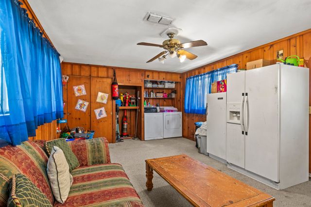 411 E Main Street, Omaha, TX 75571