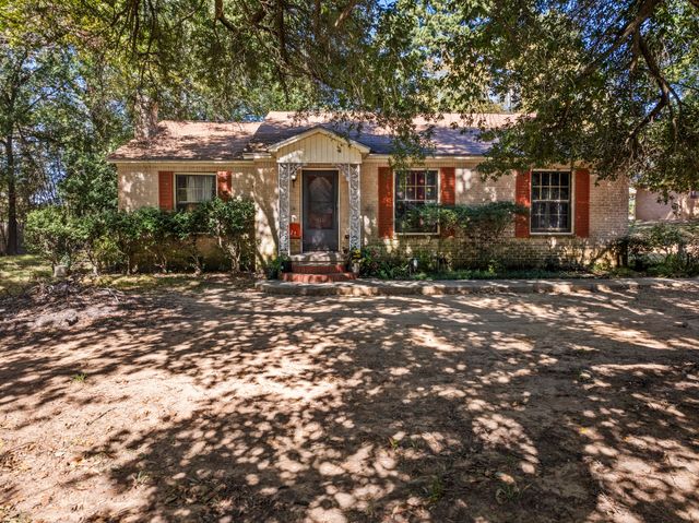 411 E Main Street, Omaha, TX 75571