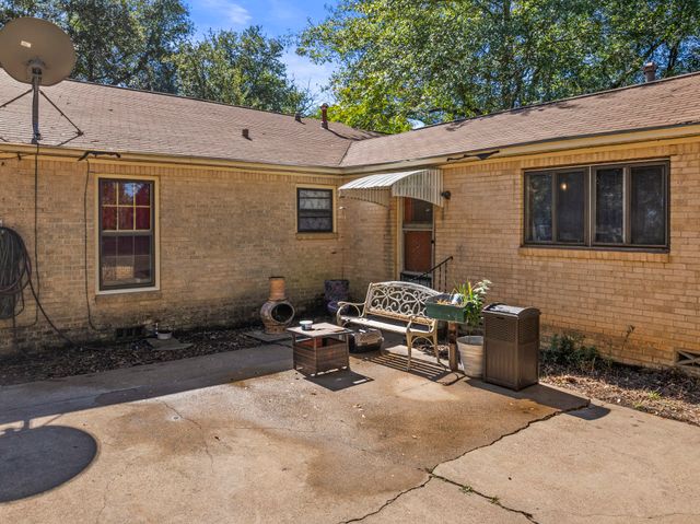 411 E Main Street, Omaha, TX 75571