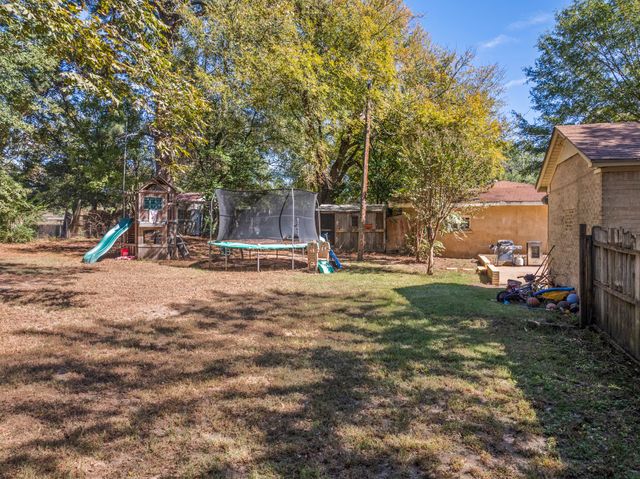 411 E Main Street, Omaha, TX 75571