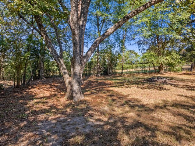 411 E Main Street, Omaha, TX 75571
