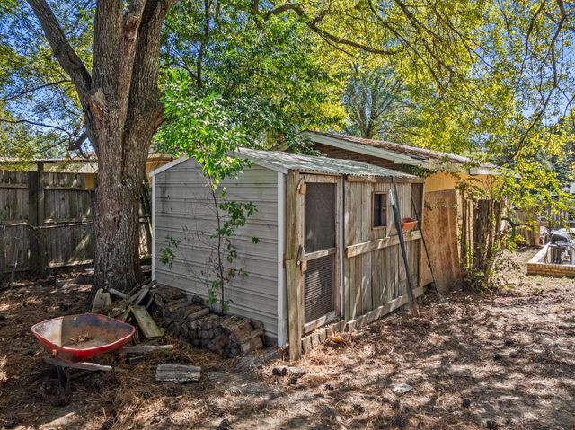 411 E Main Street, Omaha, TX 75571