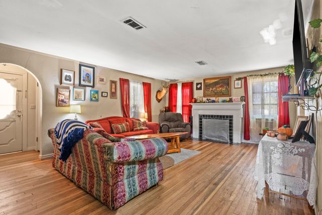 411 E Main Street, Omaha, TX 75571
