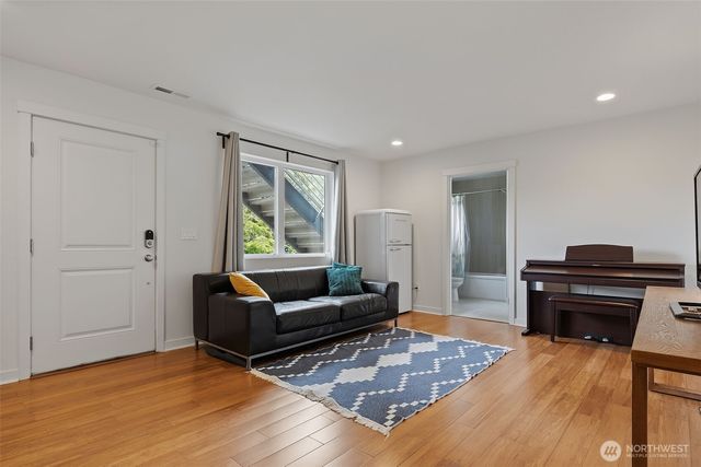 9007 Sand Point Way NE, Seattle, WA 98115