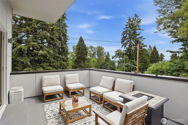 9007 Sand Point Way NE, Seattle, WA 98115