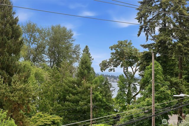 9007 Sand Point Way NE, Seattle, WA 98115
