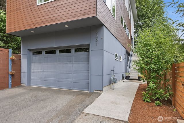 9007 Sand Point Way NE, Seattle, WA 98115