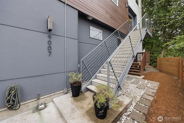 9007 Sand Point Way NE, Seattle, WA 98115