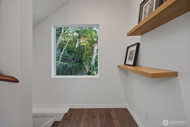 9007 Sand Point Way NE, Seattle, WA 98115