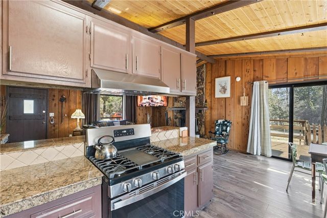 44667 Barton, Sugarloaf, CA 92386