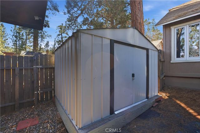 44667 Barton, Sugarloaf, CA 92386