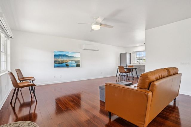 1100 E CAROLINE STREET 106, Tavares, FL 32778