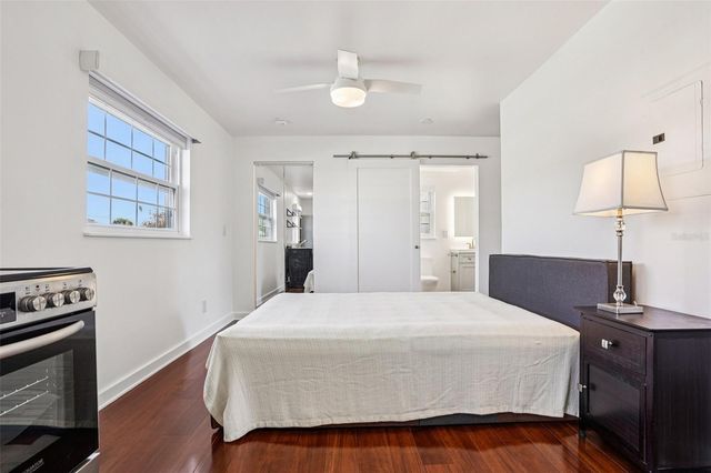 1100 E CAROLINE STREET 106, Tavares, FL 32778