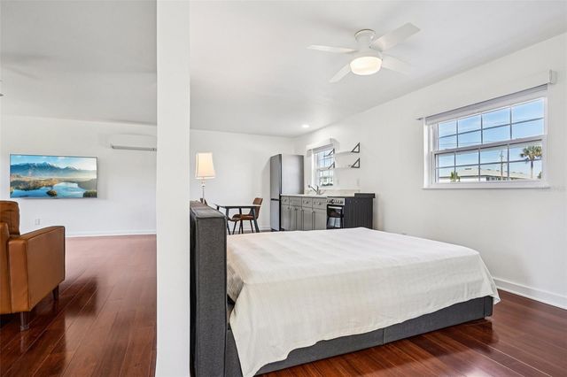 1100 E CAROLINE STREET 106, Tavares, FL 32778