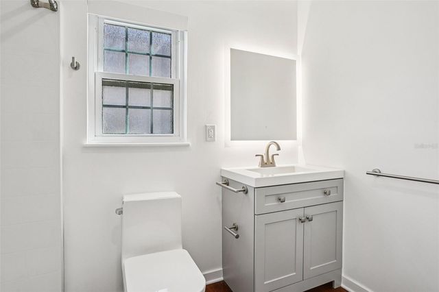 1100 E CAROLINE STREET 106, Tavares, FL 32778