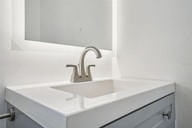 1100 E CAROLINE STREET 106, Tavares, FL 32778