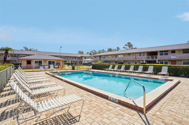 1100 E CAROLINE STREET 106, Tavares, FL 32778