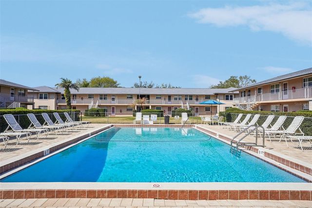 1100 E CAROLINE STREET 106, Tavares, FL 32778