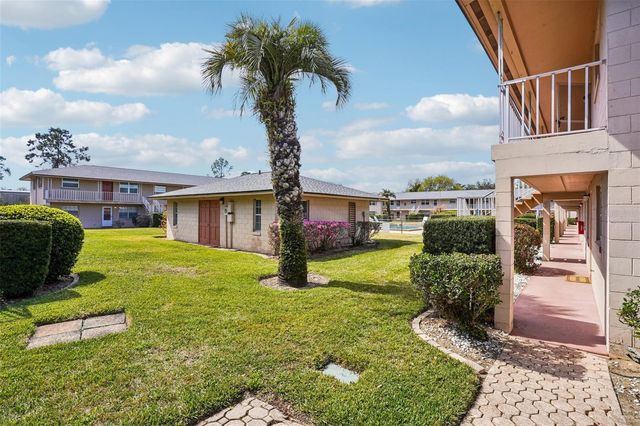 1100 E CAROLINE STREET 106, Tavares, FL 32778