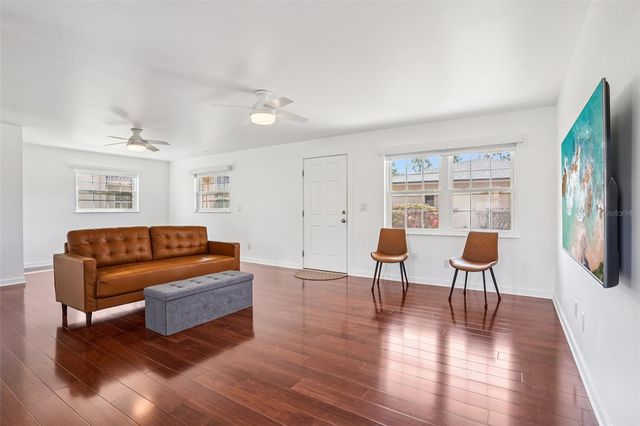 1100 E CAROLINE STREET 106, Tavares, FL 32778