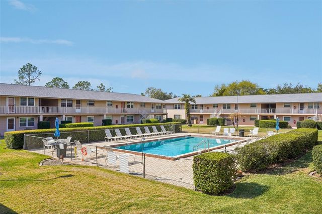 1100 E CAROLINE STREET 106, Tavares, FL 32778