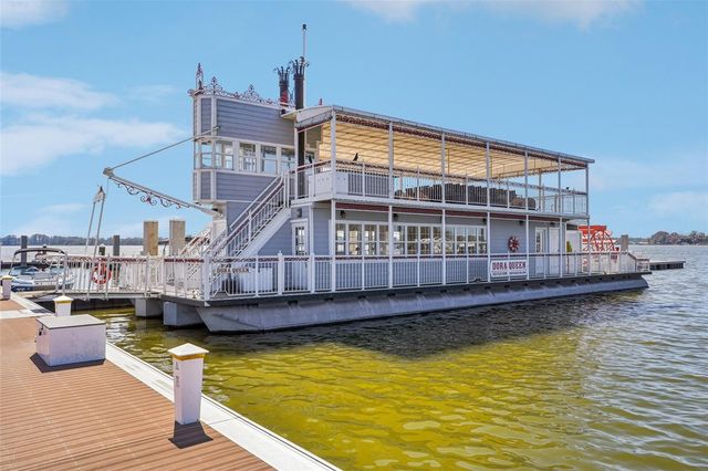 1100 E CAROLINE STREET 106, Tavares, FL 32778