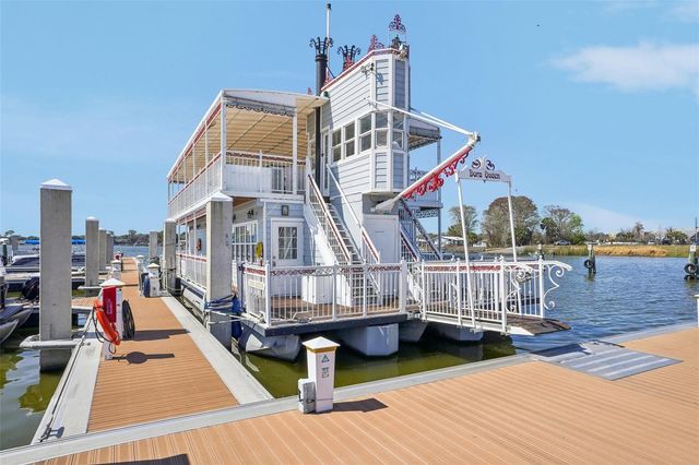 1100 E CAROLINE STREET 106, Tavares, FL 32778