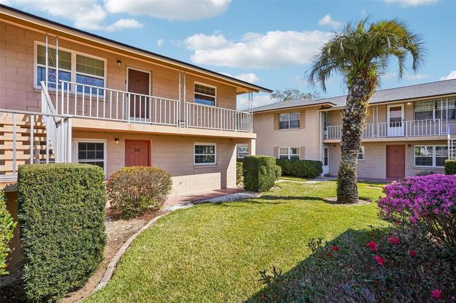 1100 E CAROLINE STREET 106, Tavares, FL 32778