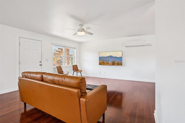 1100 E CAROLINE STREET 106, Tavares, FL 32778