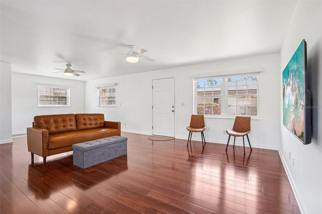 1100 E CAROLINE STREET 106, Tavares, FL 32778