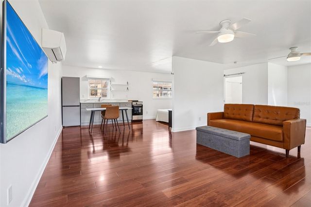 1100 E CAROLINE STREET 106, Tavares, FL 32778