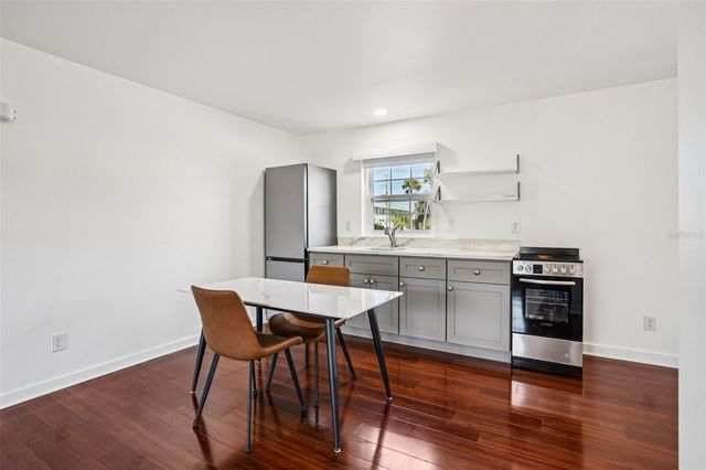 1100 E CAROLINE STREET 106, Tavares, FL 32778