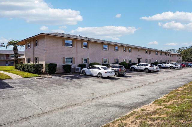 1100 E CAROLINE STREET 106, Tavares, FL 32778