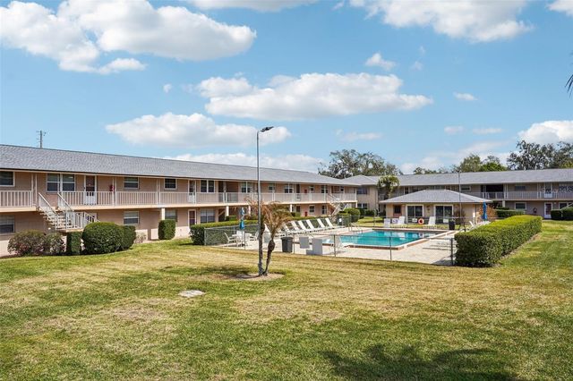 1100 E CAROLINE STREET 106, Tavares, FL 32778