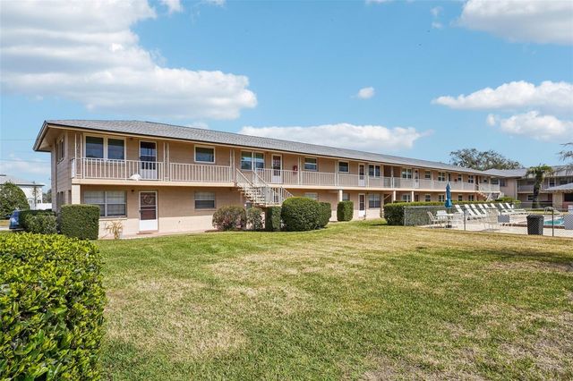 1100 E CAROLINE STREET 106, Tavares, FL 32778