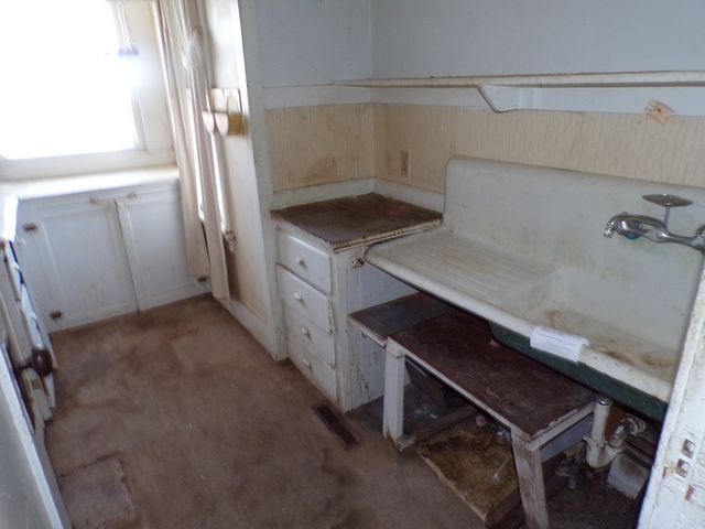 808 E 3RD Avenue, Coal Valley, IL 61240