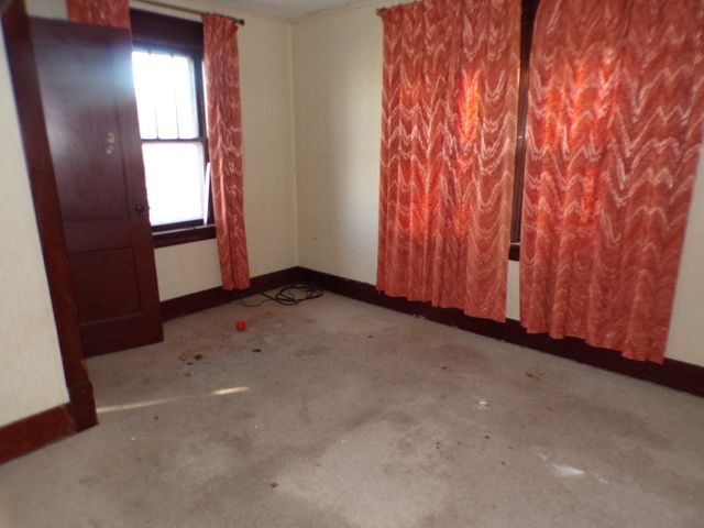 808 E 3RD Avenue, Coal Valley, IL 61240