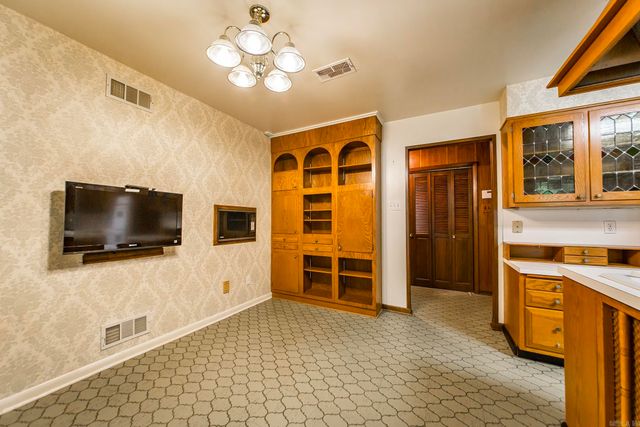 314 SE 5th Street, England, AR 72406