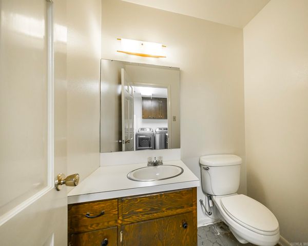 314 SE 5th Street, England, AR 72406