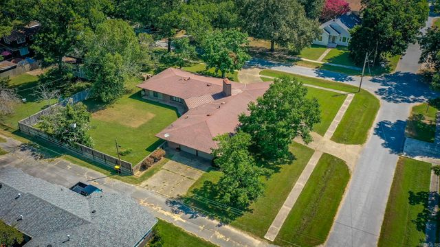 314 SE 5th Street, England, AR 72406