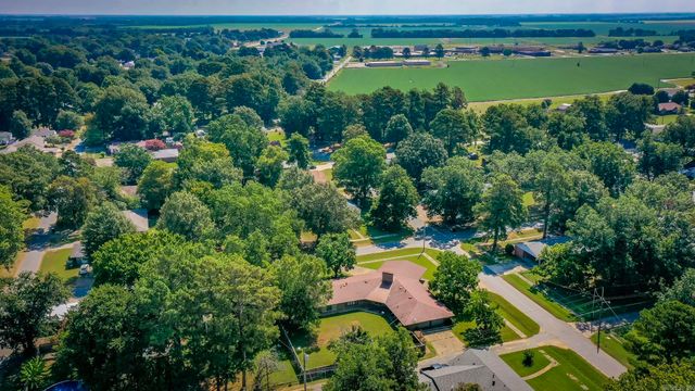 314 SE 5th Street, England, AR 72406