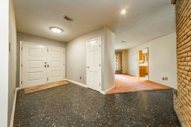 314 SE 5th Street, England, AR 72406