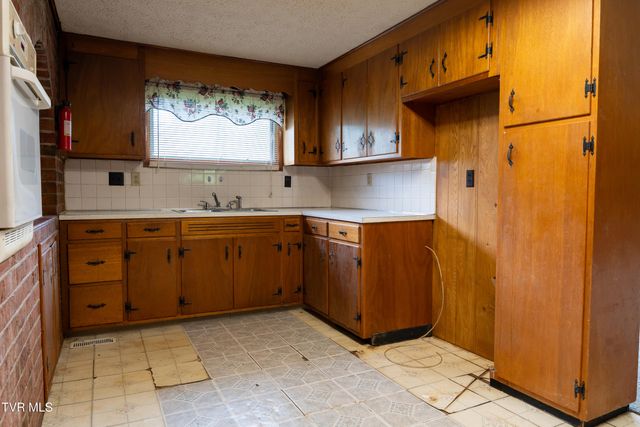 1583 Rock Springs Road, Kingsport, TN 37664