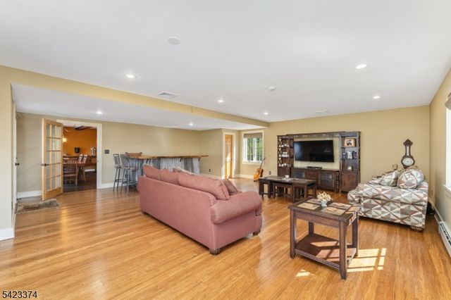 20 Woodland Terrace, High Bridge Boro, NJ 08829