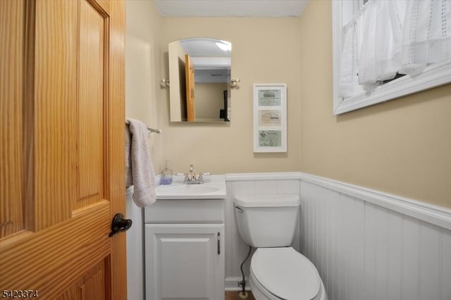 20 Woodland Terrace, High Bridge Boro, NJ 08829