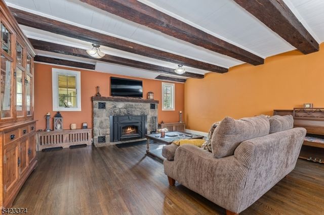 20 Woodland Terrace, High Bridge Boro, NJ 08829