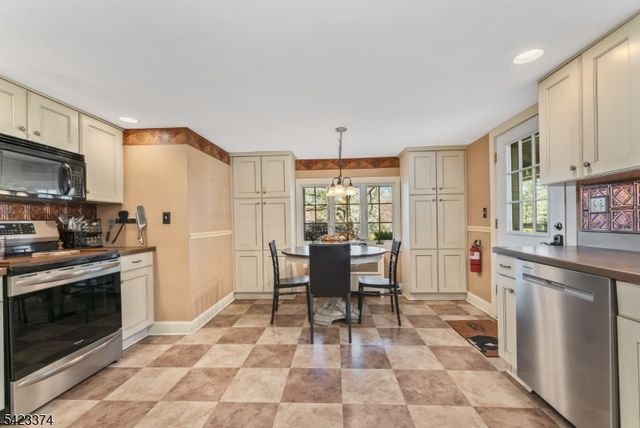 20 Woodland Terrace, High Bridge Boro, NJ 08829