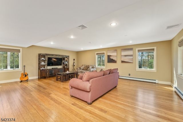 20 Woodland Terrace, High Bridge Boro, NJ 08829