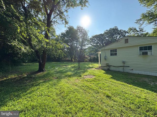 5819 SMITH STATION RD, Fredericksburg, VA 22407